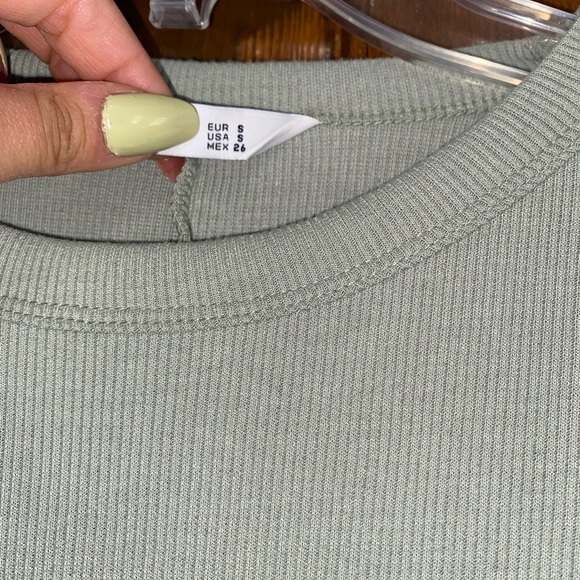 Light pistacho pastel green colored ribbed maxi dress - Picture 3 of 5